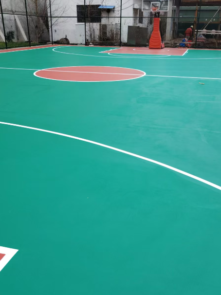 港北 球场长期使用易出现地面开裂